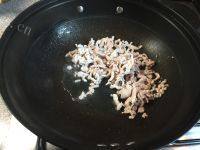 家常菜茭白青椒炒肉丝做法图解3)