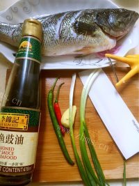热腾腾的清蒸鲈鱼做法图解2)