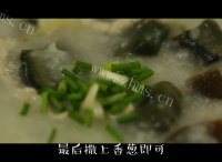 皮蛋瘦肉粥做法图解4)