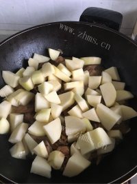 家常菜土豆焖鸡做法图解8)