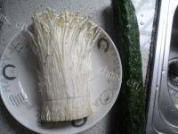家常菜金针菇拌黄瓜做法图解1)
