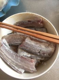 美味的炸带鱼做法图解2)