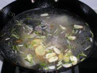 味道不错的鱼头豆腐汤做法图解6)