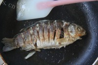 香酥沙滩鲫鱼做法图解11)