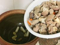 香喷喷的羊肉焖板栗做法图解6)