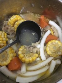 椰子煲鸡腿汤做法图解5)