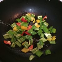 家常菜辣子鸡丁做法图解6)