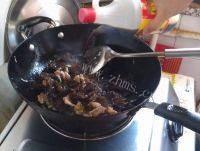家常菜木耳炒肉片做法图解11)