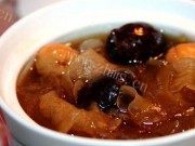 自制红枣银耳莲子汤做法图解2)