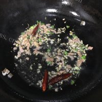 家常菜水芹炒香干做法图解5)