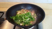 喷香的芹菜炒香干做法图解9)