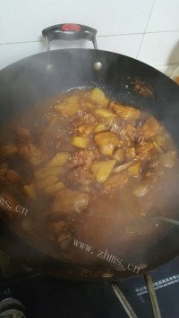 美味的土豆烧鸡腿
