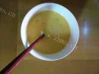 香气浓郁的韭菜鸡蛋水饺做法图解3)