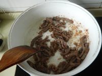 喷香的黑椒牛柳铁板饭做法图解8)