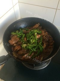 香糯爽滑的红烧公鸡做法图解8)