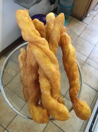 自制健康油条做法图解5)
