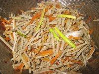 饱满的凉拌豆腐丝