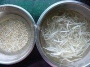 美味的银鱼苡仁汤做法图解1)