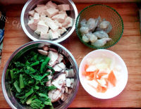 美味的白菜虾仁烩豆腐做法图解1)