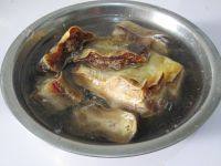 美味的咸鱼烧肉做法图解3)