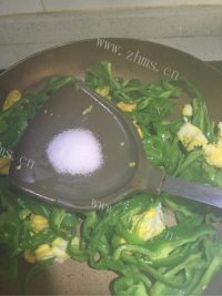 色香味俱全的青椒炒鸡蛋做法图解5)