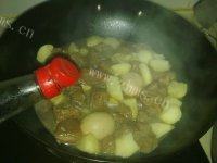 「DIY」红烧肉炖土豆做法图解5)