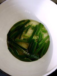 美味的葱油拌面做法图解3)