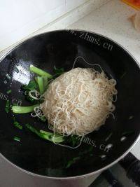 口感丰厚的青菜炒面做法图解5)