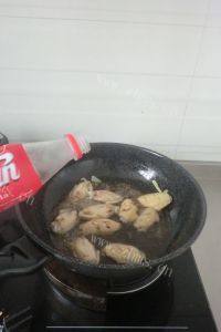 简单的可乐鸡翅做法图解6)