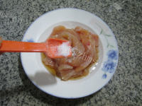 风味泡菜炒鸡柳做法图解4)