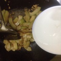 家常菜肉末烧冬瓜做法图解6)