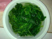十分诱人的凉拌菠菜做法图解2)