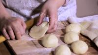 香喷喷的乳酪面包做法图解9)