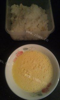 韭菜蛋炒饭做法图解1)