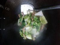 很有食欲的五花肉炒白菜做法图解5)