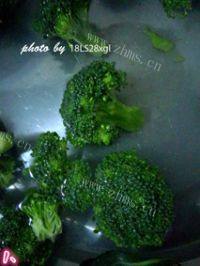 极致的白灼西兰花做法图解1)