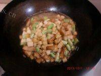 可口的五花肉烧土豆做法图解12)