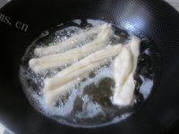 香喷喷的自制油条做法图解7)