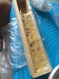 美味的家庭自制蔓越梅饼干做法图解7)