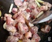 美味的鸡块炖面筋做法图解3)