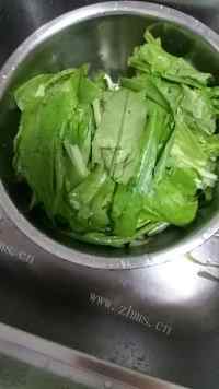 素炒油麦菜做法图解1)