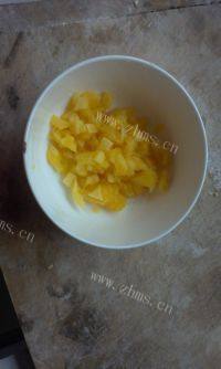 美味的菠萝蛋炒饭做法图解3)