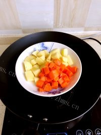 美味的咖喱鸡肉饭做法图解2)