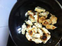 食欲满满的煎馄饨做法图解6)