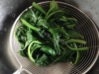 好吃的菠菜炒鸡蛋做法图解3)
