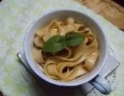 美味的荆芥凉拌面