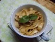 美味的荆芥凉拌面