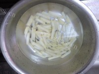 唇齿留香的自制炸薯条做法图解3)