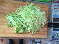 美味的萝卜丝炒肉做法图解2)