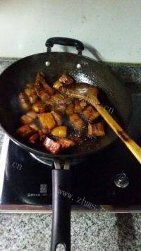 家常菜春笋红烧肉做法图解1)